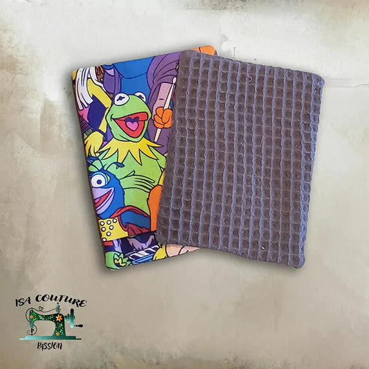 Débarbouillette enfants double face avec motif coloré et tissu nid d'abeille absorbant, 10x13,5 cm, ultra-douce et pratique pour soin bébé.