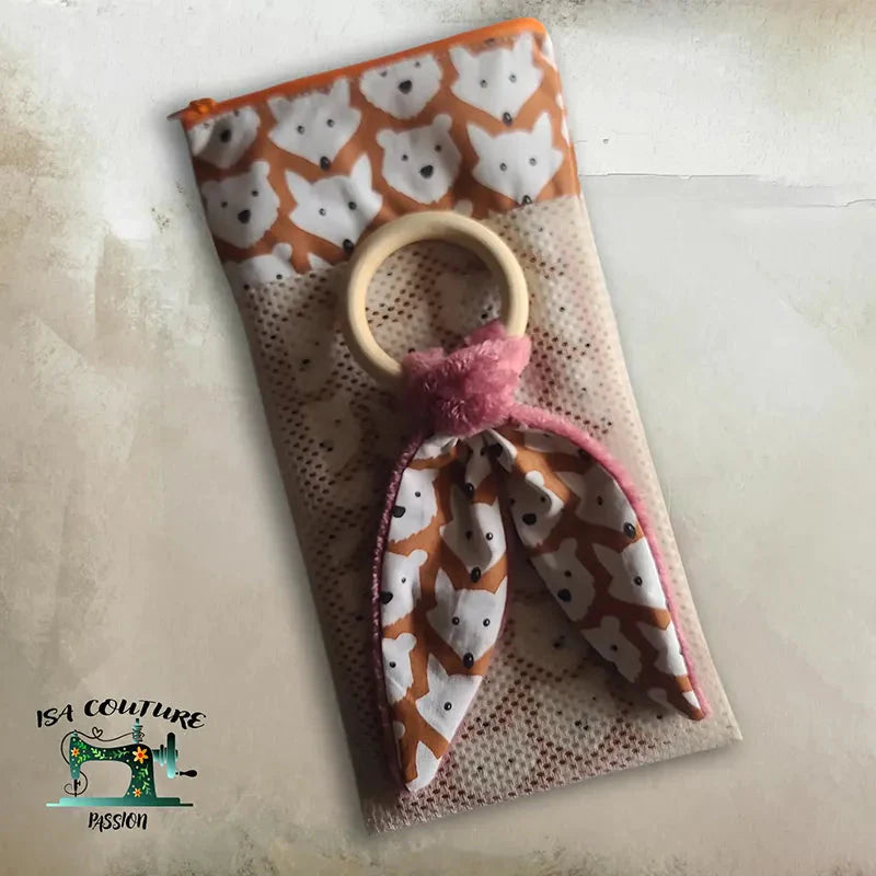 Coffret bébé zéro déchet avec anneau de dentition en bois et lingette douce motif renard écologique et réutilisable