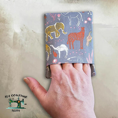 Débarbouillette enfants 10x13,5 cm en coton doux à motifs animaux, prise en main facile avec passe-doigts, idéale pour peau délicate de bébé.