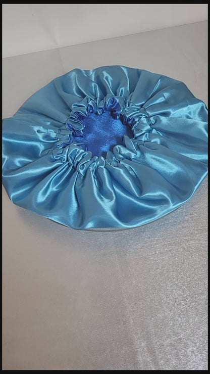 bonnet satin bleu