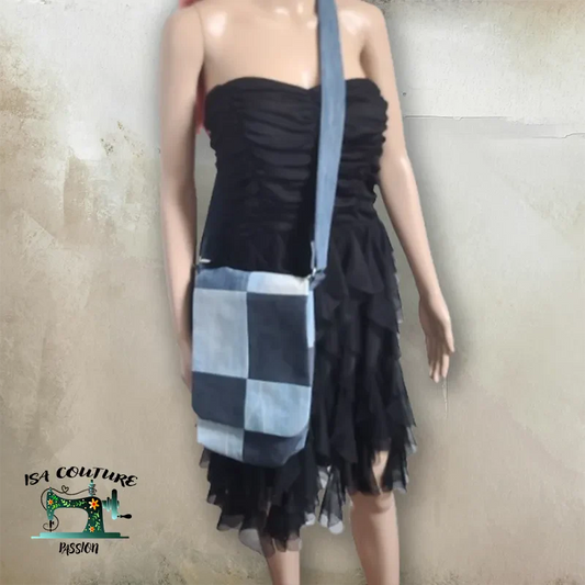 Sacoche bandoulière grand format en patchwork jean style bohème sur mannequin noir patrons PDF couture
